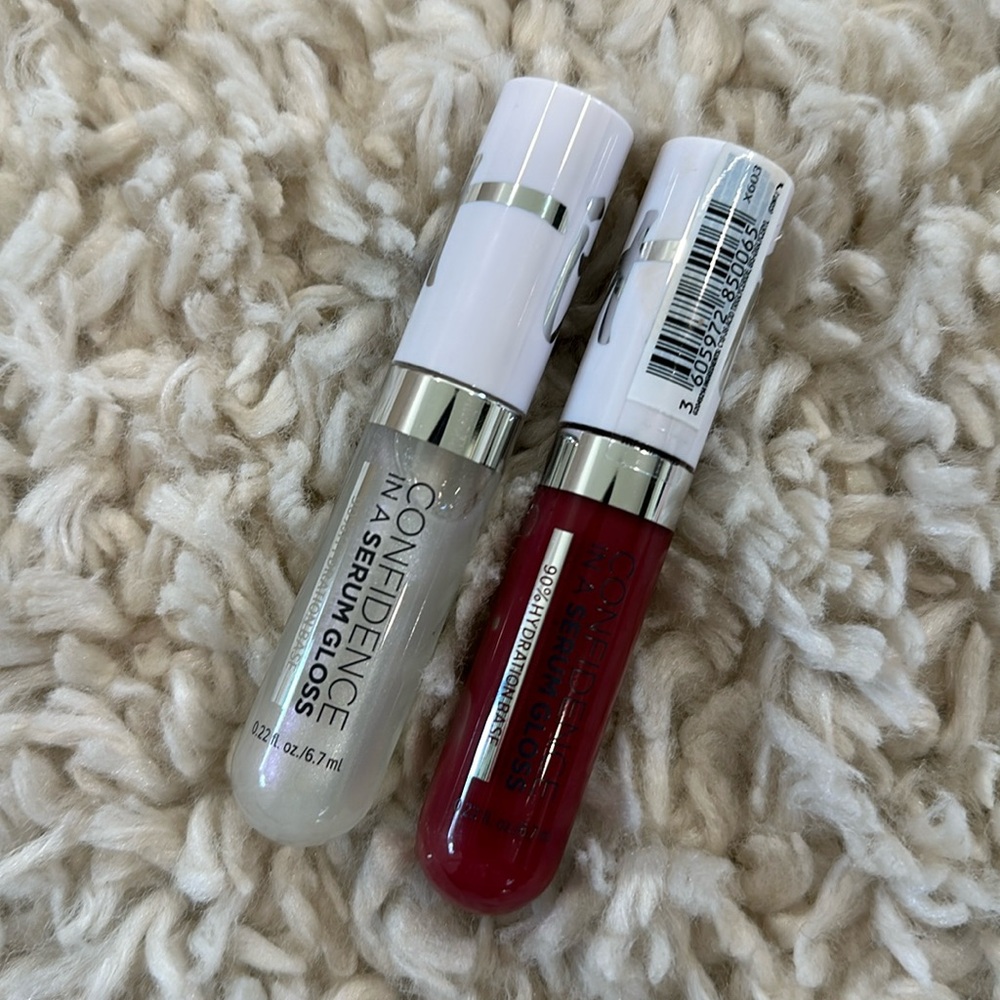 It cosmetics confidence in a serum gloss 90% hydration base berry pink glitter